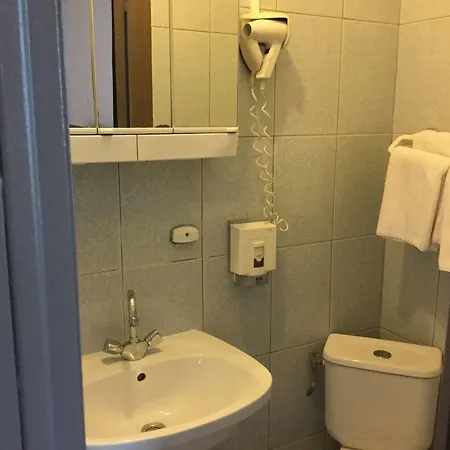 Hotel Saint - Charles Hotell 2*